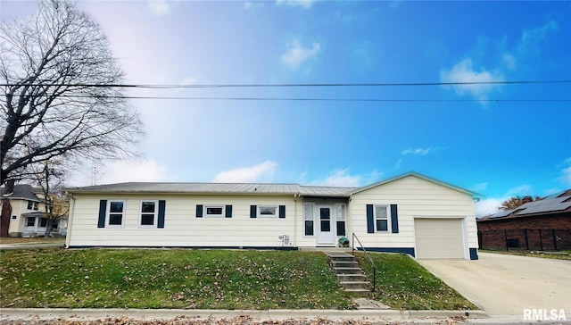 view of front facade featuring a front lawn and a garage