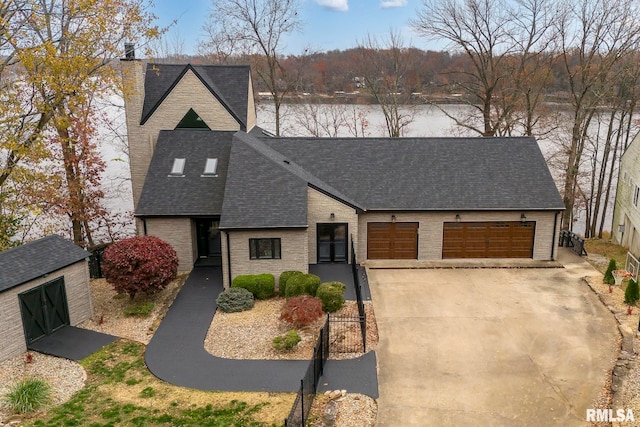 view of front of property featuring a water view