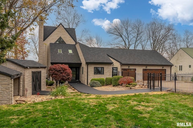 view of front of house featuring a front yard