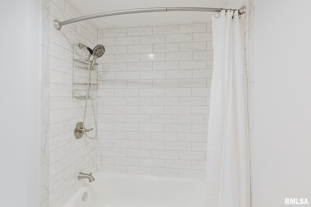 12225 Pebble Point Rd, Marion, IL 62959 - full bathroom featuring shower / bathtub combination with curtain