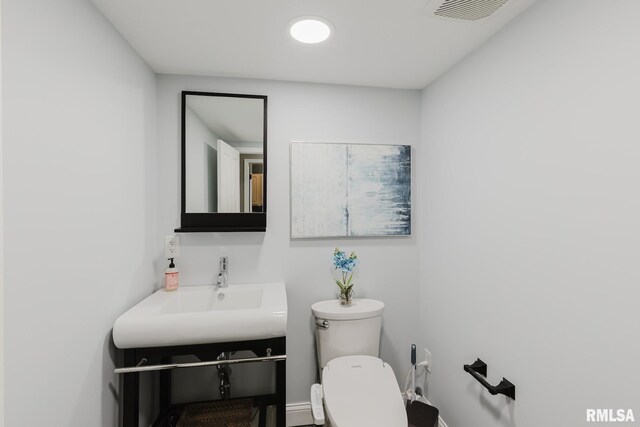 12225 Pebble Point Rd, Marion, IL 62959 - bathroom featuring toilet