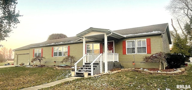 view of front of home featuring a lawn and a garage