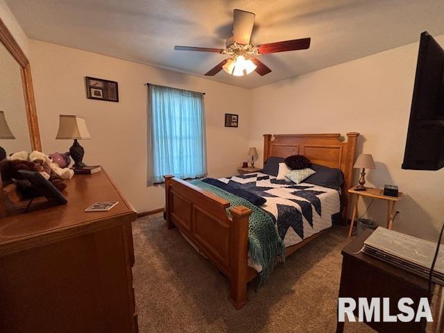 carpeted bedroom featuring ceiling fan