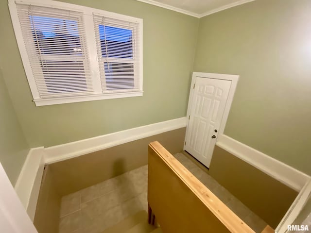 bathroom with ornamental molding