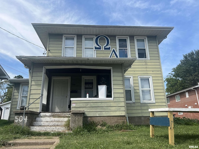 view of front of home with a front lawn