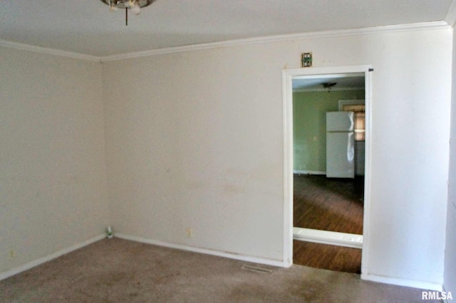 spare room featuring carpet flooring and crown molding