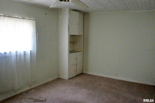 empty room featuring light carpet and ceiling fan