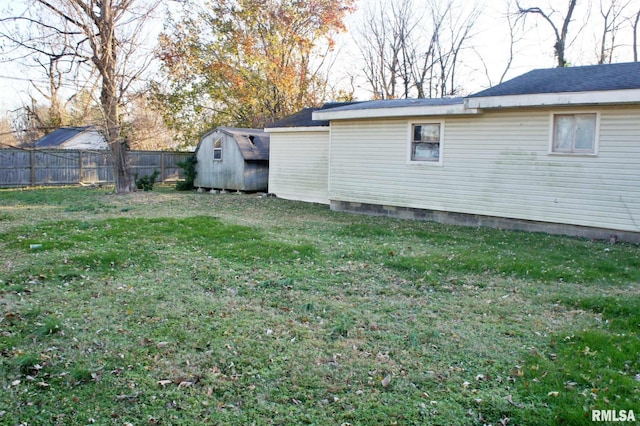 view of yard featuring a storage unit