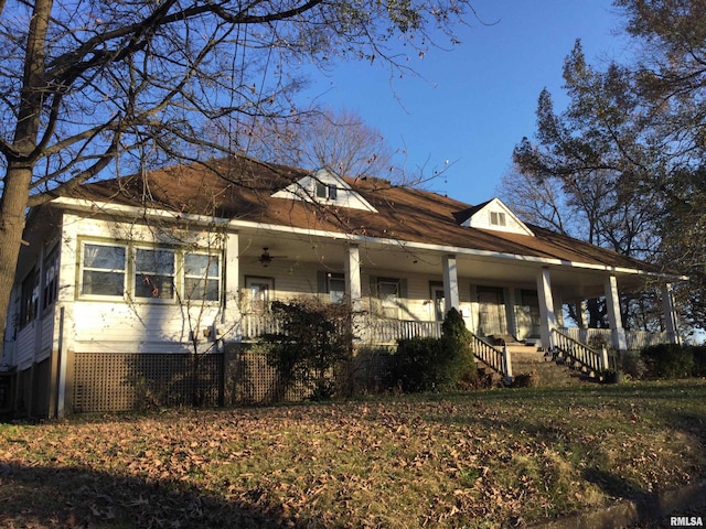 view of front of property featuring a porch