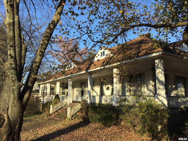 view of front of house with a porch