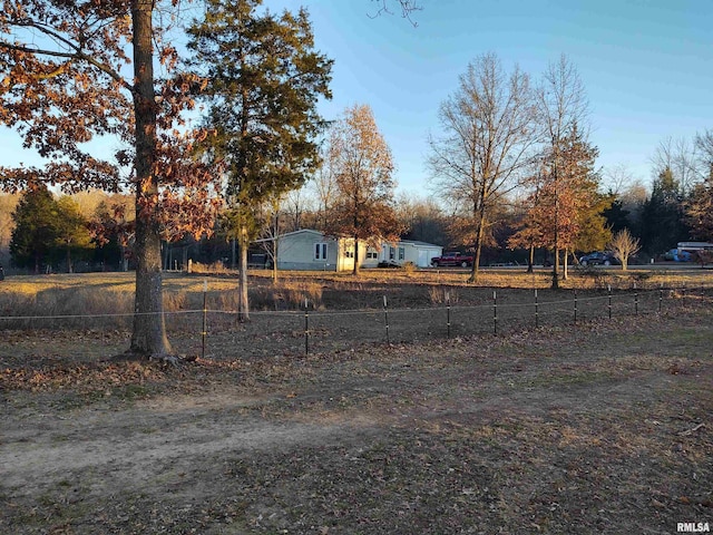 view of yard featuring a rural view