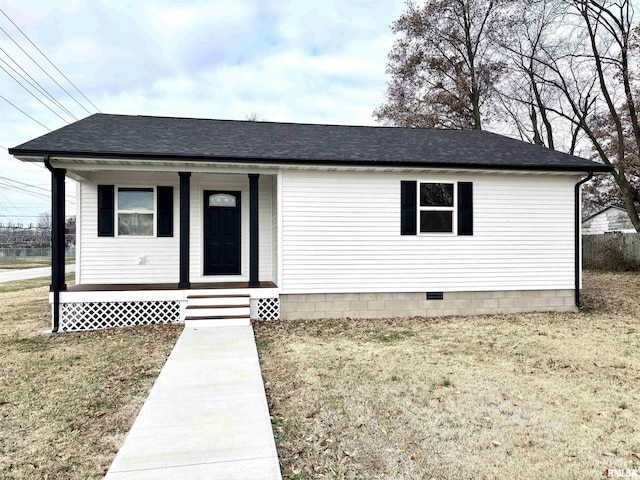 view of front of home featuring a porch and a front lawn