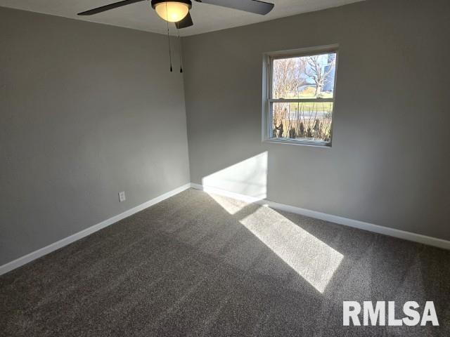 unfurnished room featuring carpet floors and ceiling fan