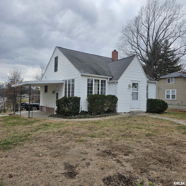12390 E Turner Dr, Mount Vernon, IL 62864 - view of front of home with a carport and a front lawn