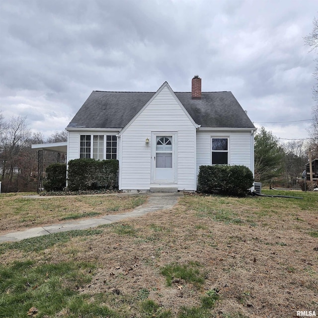 view of front of house with a carport and a front lawn