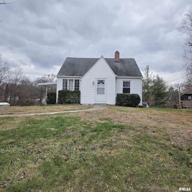 view of front of home with a front yard