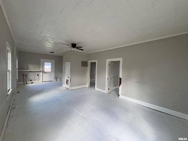 empty room featuring ceiling fan