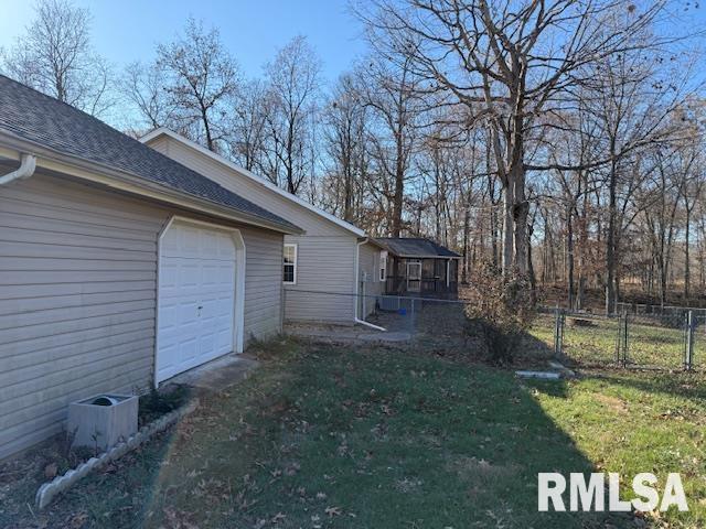 14892 Fowler School Rd, Marion, IL 62959 - view of yard featuring a garage