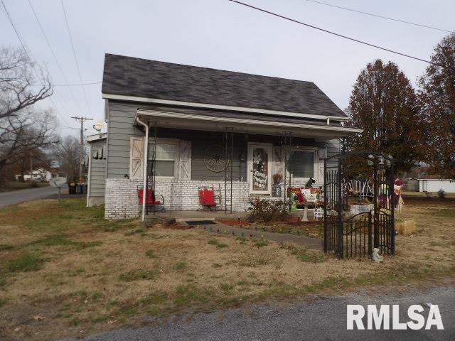 view of front of property featuring covered porch