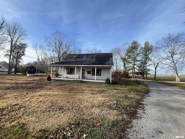 view of front of property featuring covered porch