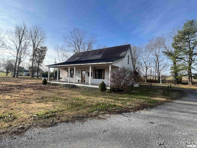 view of front of property featuring covered porch