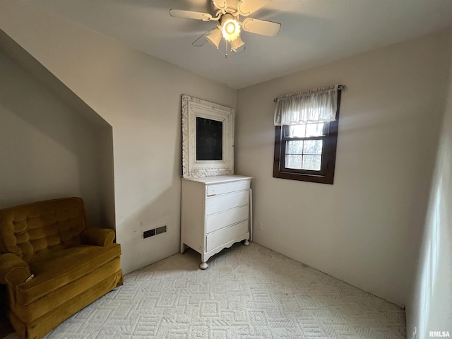 sitting room with ceiling fan