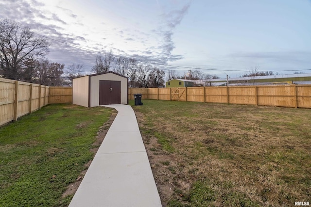 view of yard with a shed