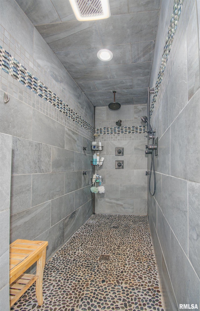 bathroom featuring tiled shower