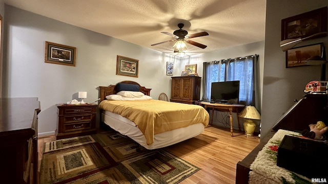 1807 E Saint Louis St, West Frankfort, IL 62896 - bedroom featuring light wood-type flooring, ceiling fan, and a textured ceiling