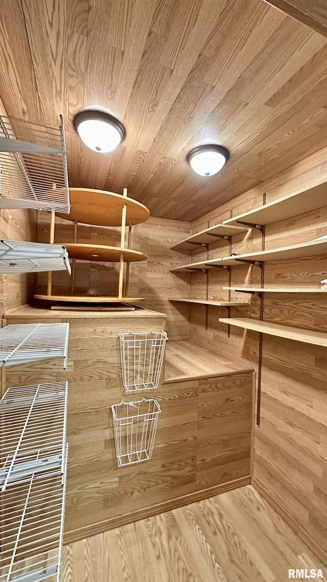 1807 E Saint Louis St, West Frankfort, IL 62896 - spacious closet with wood finished floors
