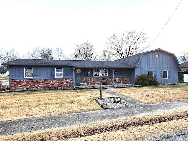 ranch-style home featuring a front yard