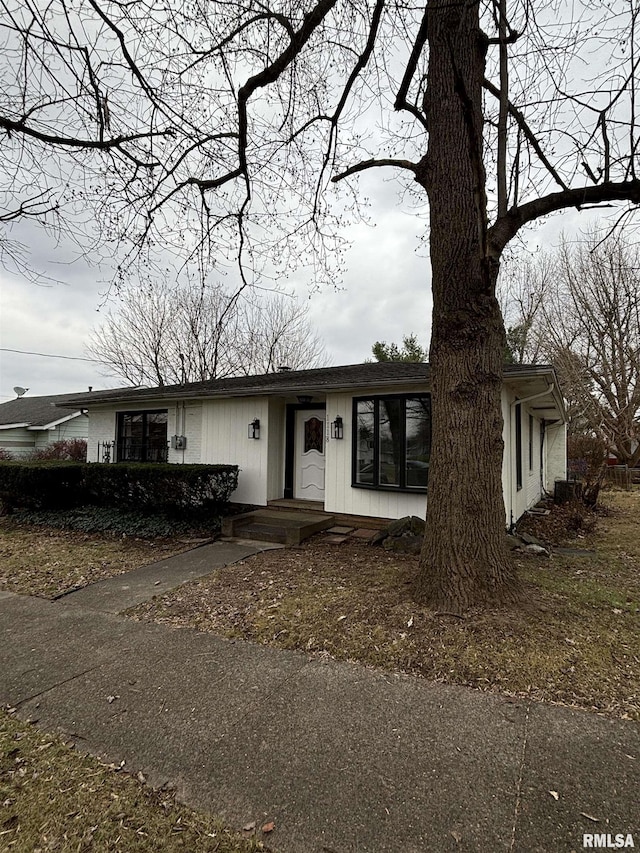 view of front of property