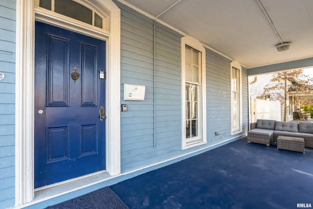 property entrance with covered porch