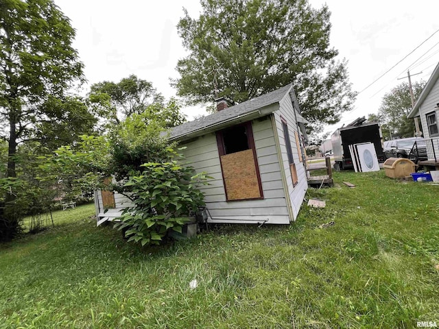 view of outdoor structure featuring a lawn