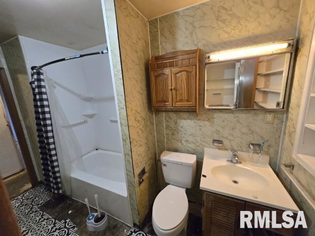 full bathroom featuring shower / tub combo, vanity, toilet, and backsplash