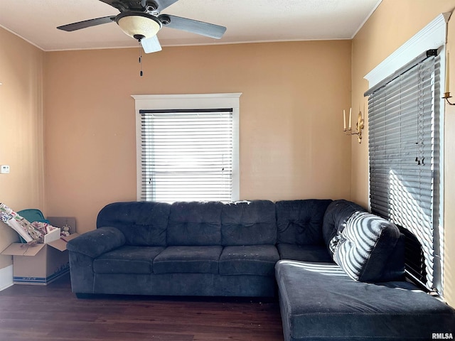 living room with dark wood-style floors and ceiling fan