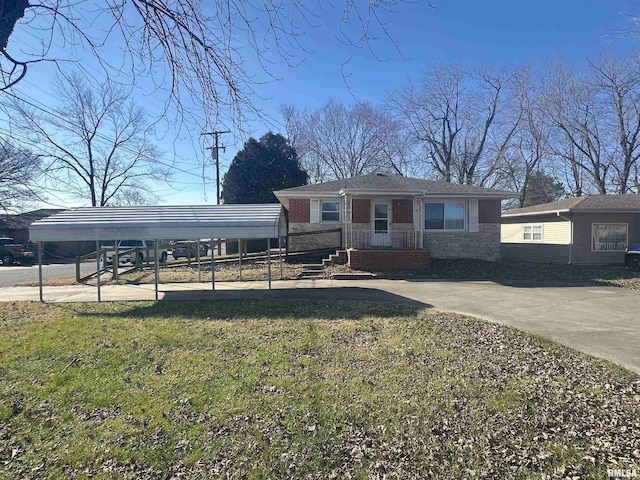 view of front of property with a carport and a front lawn