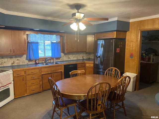 kitchen featuring stove, ceiling fan, sink, fridge with ice dispenser, and dishwasher