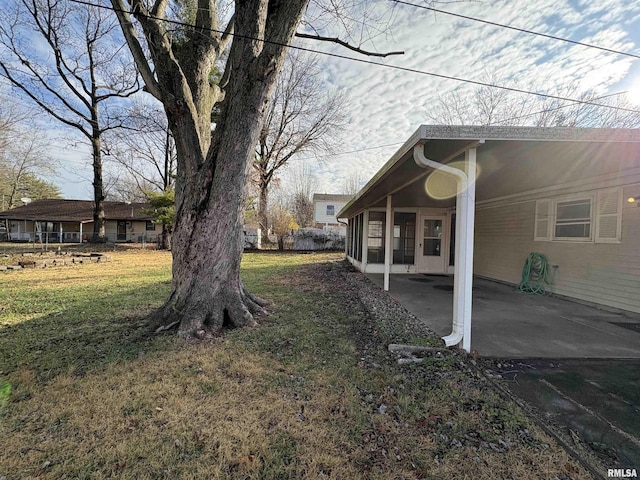 view of yard featuring a patio