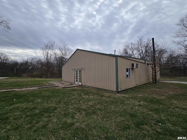 view of outdoor structure featuring a yard