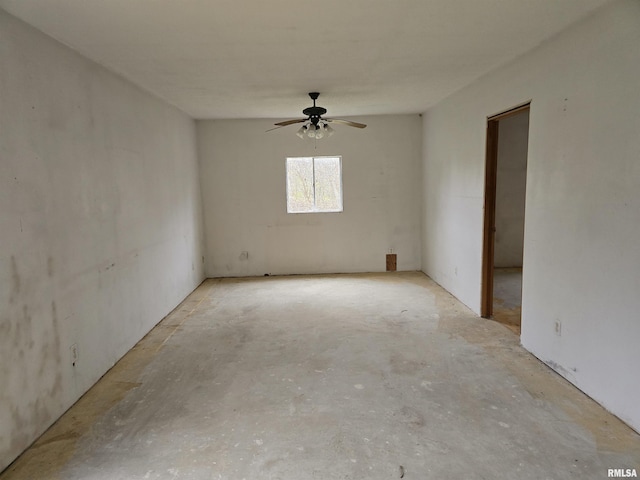 empty room with ceiling fan