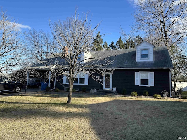 view of front of home featuring a front lawn