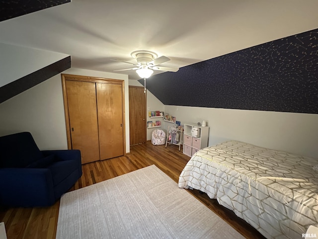 bedroom featuring ceiling fan, a closet, vaulted ceiling, and hardwood / wood-style flooring