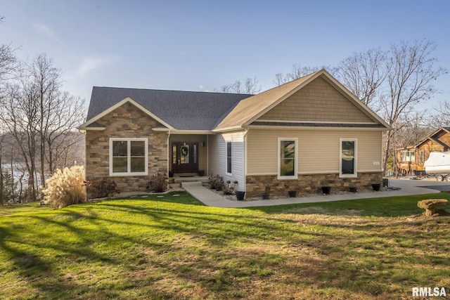 craftsman-style home featuring a front lawn