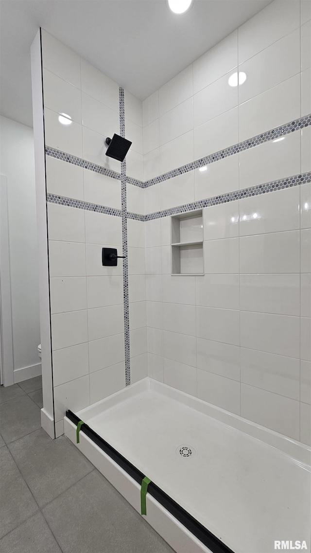 809 N 27th St, Herrin, IL 62948 - bathroom featuring a tile shower and baseboards