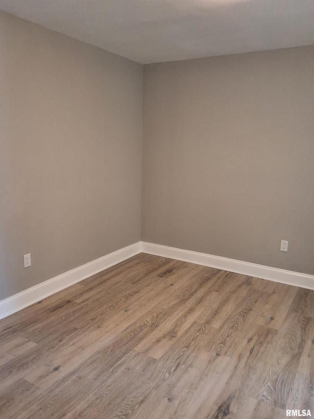 309 W 11th St, Metropolis, IL 62960 - unfurnished room with baseboards and wood finished floors
