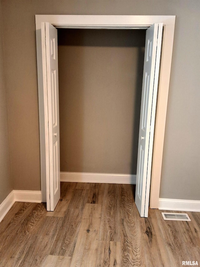 309 W 11th St, Metropolis, IL 62960 - closet with visible vents