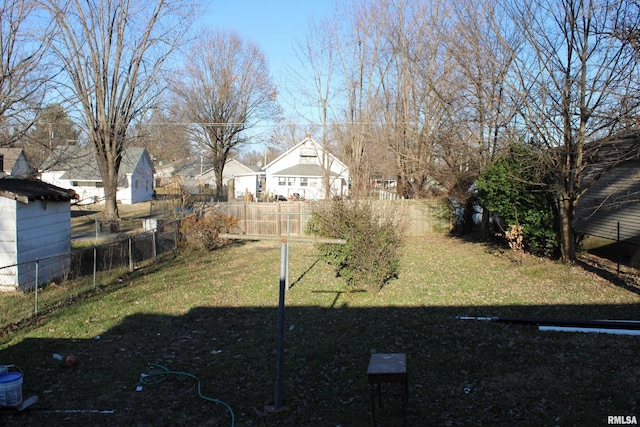 309 W 11th St, Metropolis, IL 62960 - view of yard with fence