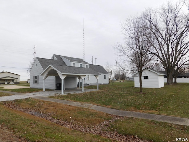 view of front of property featuring covered porch and a front yard