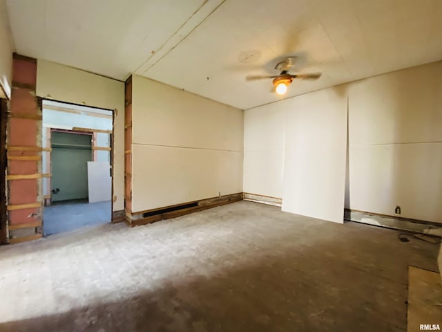 empty room with ceiling fan